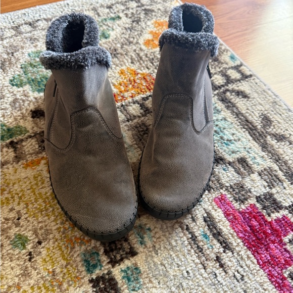 Cozy Gray Ankle Boots - Picture 6 of 6